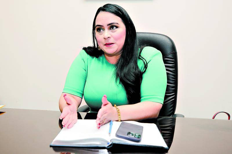 Ninfa Flores, directora del INAMI, conversó con la Unidad Investigativa de EL HERALDO Plus para aclarar el tema de la contratación de familiares.