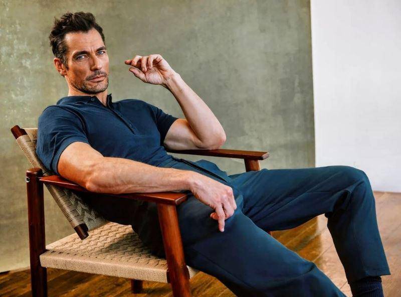 Una encuesta realizada por la revista Esquire, especialista en moda masculina, a través de diversas herramientas de inteligencia artificial (IA), respondió que el rostro masculino más hermoso del planeta y top model más sexy es el del modelo David Gandy de 43 años.