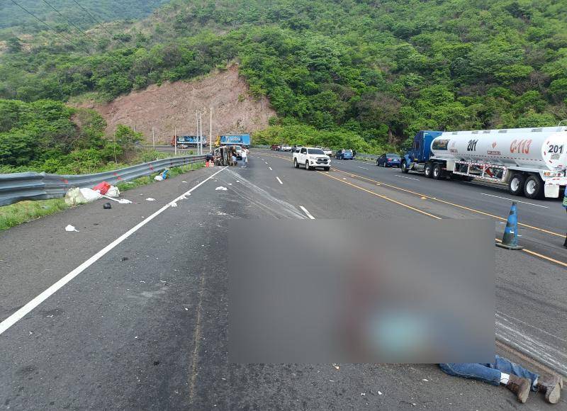 Las imágenes que dejó el accidente en el Canal Seco; hay 2 muertos