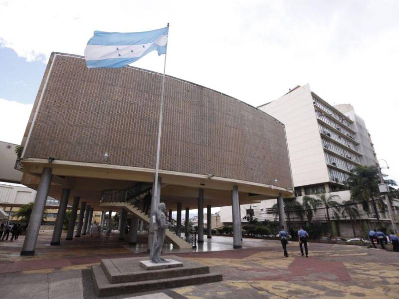 Son 65 votos los que se necesitan para nombrar al presidente del Congreso. El Partido Nacional necesita 16 votos y 24 votos el Partido Liberal.