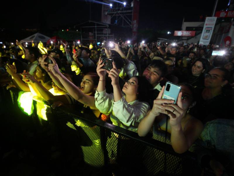 El público coreó y bailó los hits de principio a fin.