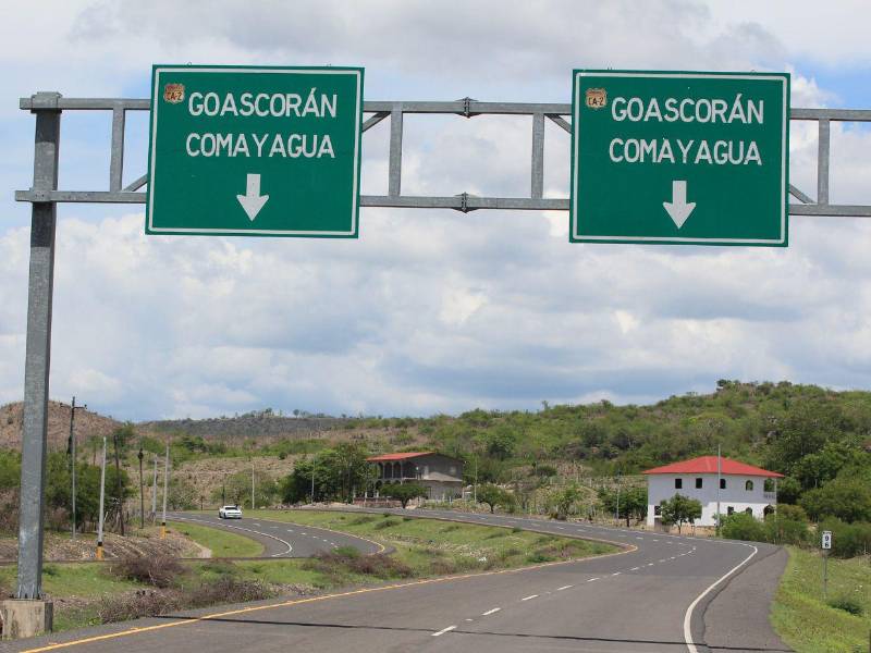 El tráfico vehícular es bastante bajo en esta carretera, pese que permite acortar la distancia entre el océano Pacífico con el Atlántico.