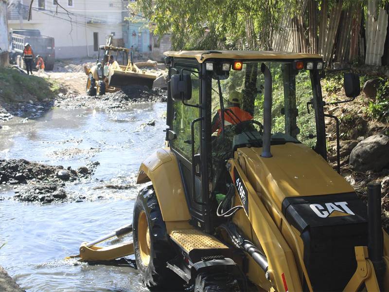 Actualmente el Plan 99 también contempla el dragado de los 16 grandes afluentes del Río Choluteca con sus quebradas.