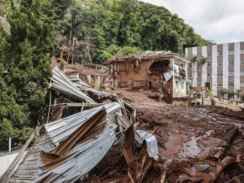 Alrededor de seis personas murieron tras las fuertes lluvias registradas en las últimas horas en el noreste de Brasil.
