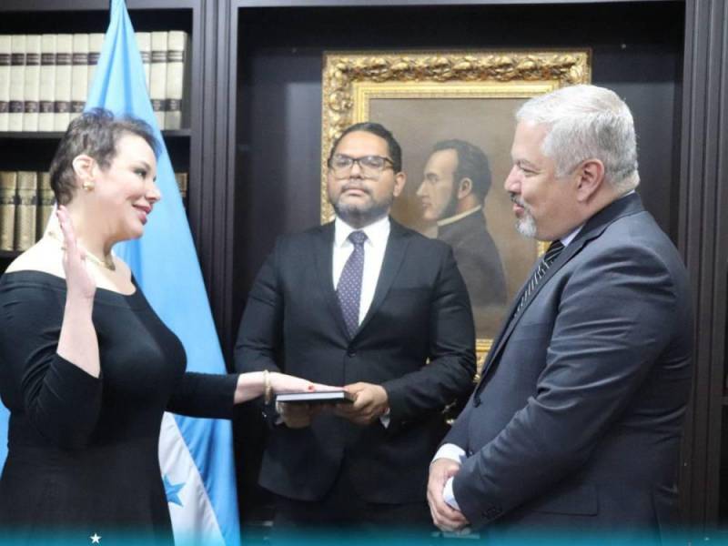 El pasdo 16 de marzo Beatriz Valle fue juramentada como embajadora de Honduras en Canadá.