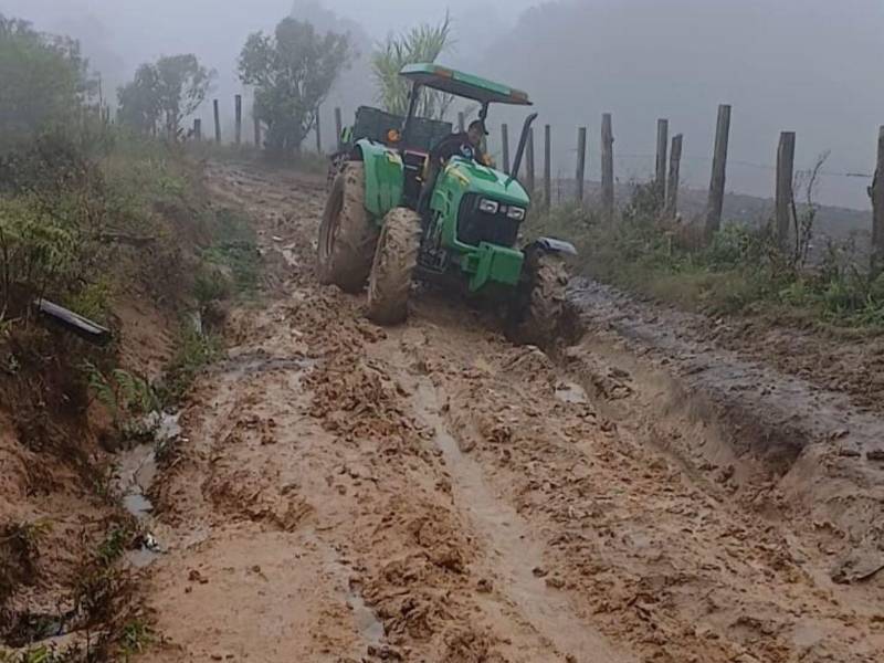 Comunidades de Lepaterique urgen balastado ante crisis de acceso vial.