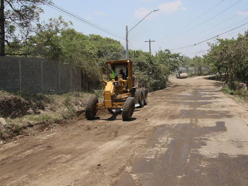 Más de 30 mil personas serán beneficiadas con las obras de pavimentación que la SIT ejecuta en la aldea Mateo