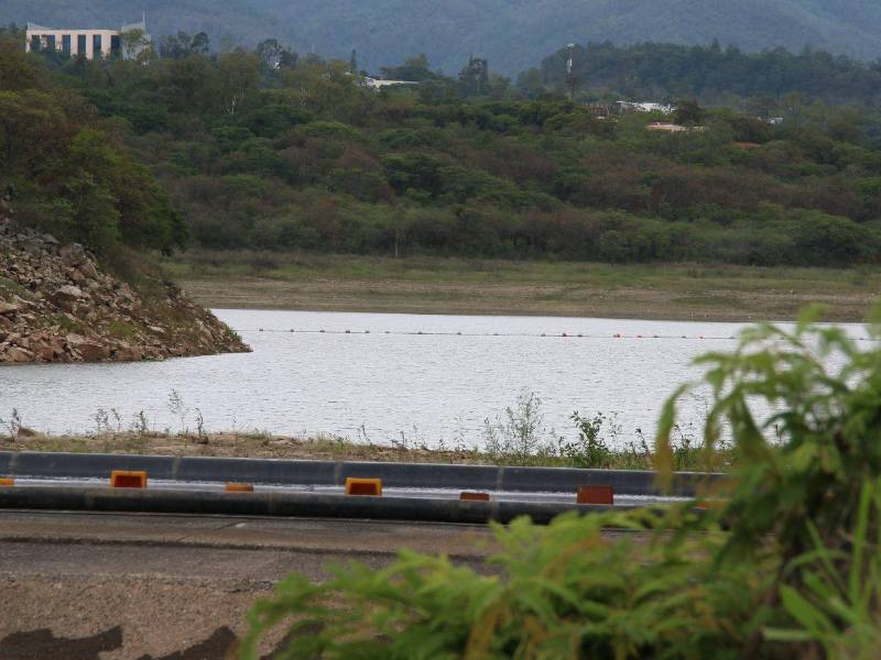 El embalse Los Laureles se acerca a la mitad de su capacidad después de aumentar 12.8 puntos porcentuales en apenas dos días por las lluvias.