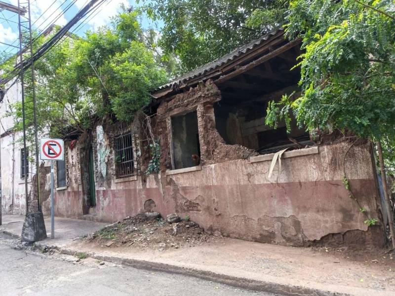 Aunque forman parte del patrimonio arquitectónico de Tegucigalpa, varias casas antiguas permanecen expuestas al deterioro y sin acciones visibles de recuperación.