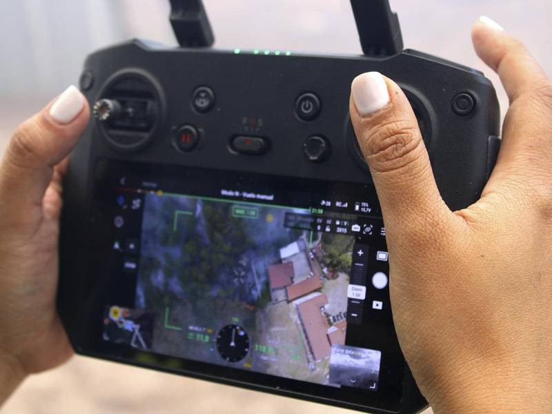 Vigilancia aérea con red de drones para zonas de difícil acceso, además de drones térmicos para detectar calor remanente.