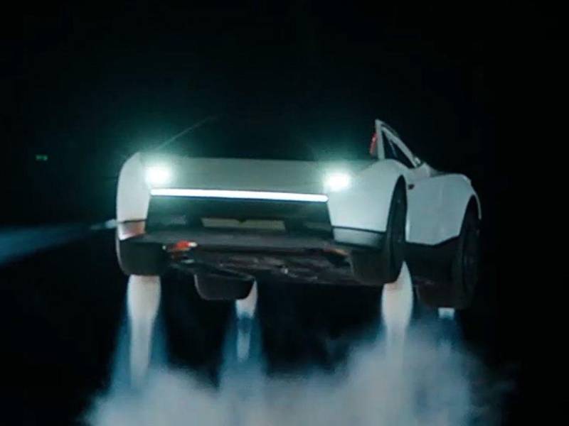 Elon Musk reconoció que el deportivo no esta necesariamente optimizado para la seguridad, lo que plantea interrogantes sobre su homologación para circular por carreteras públicas.