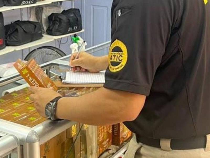 El MP llegó a dos locales comerciales de San Pedro Sula donde supuestamente se comercializan fármacos sexuales que no tendrían permisos sanitarios. También se indaga si la comercialización cumple con las leyes tributarias.
