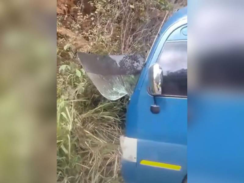 <b>Lugar donde quedó varado el bus tras salirse de la carretera</b>