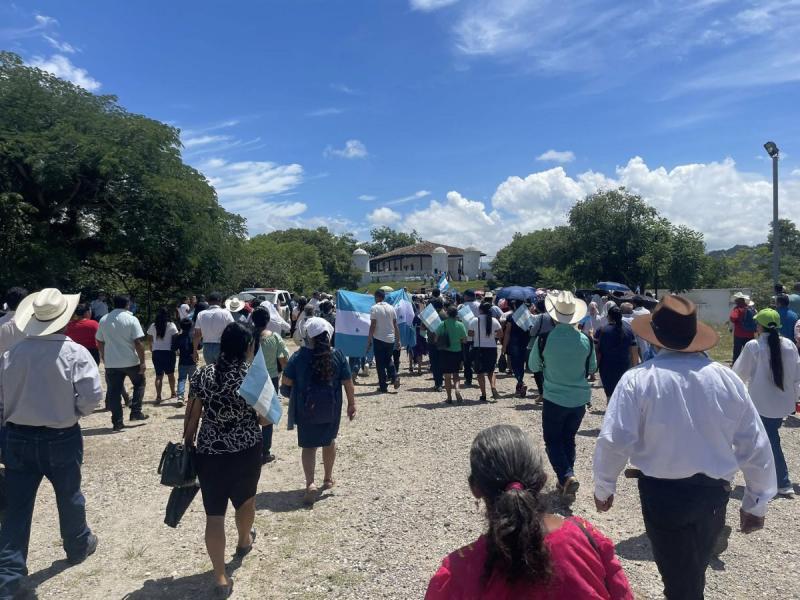 Caminata de iglesias en Gracias, Lempira: cientos de personas oran por la democracia y la paz