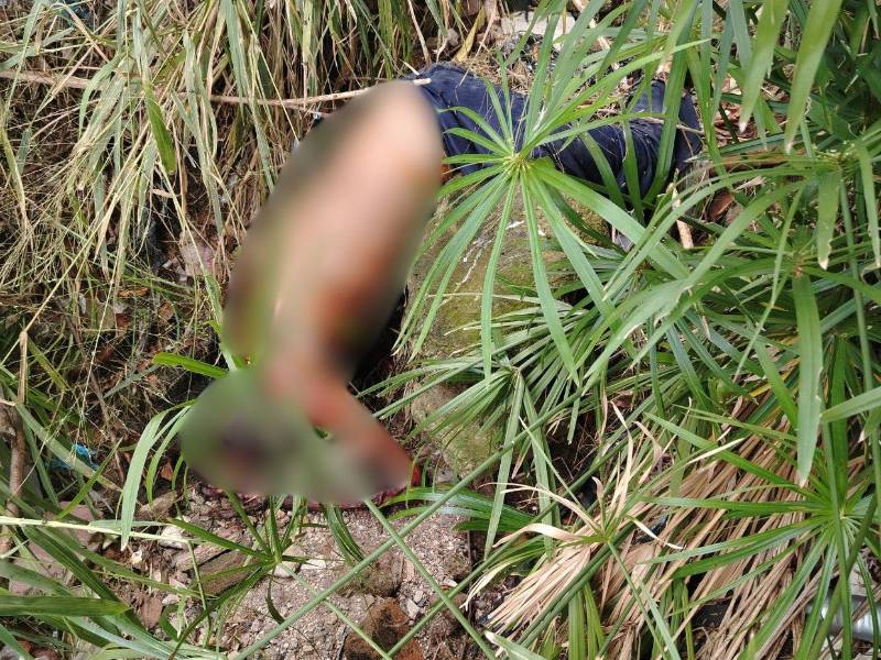 El cuerpo fue encontrado en el paso de una corriente de aguas lluvias, en la colonia Calpules, al sur de la capital.