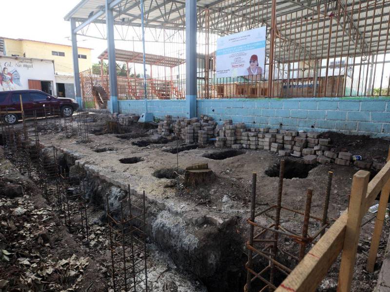 Con un presupuesto de 10 millones de lempiras, canchas ubicadas en sectores capitalinos permanecen sin personal o maquinaria trabajando