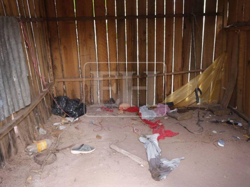 Vecinos de la zona Las Hamacas, en la colonia Nueva Suyapa de Tegucigalpa, sintieron un mal olor en una vivienda abandonada del sector, donde encontraron una escena lamentable: un cuerpo sin vida. ¿Qué hallaron en el lugar?