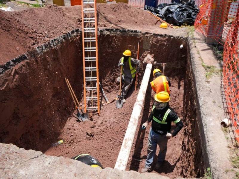 De acuerdo con la planificación, el cambio de tuberías podría contribuir a aumentar las horas de servicio y mejorar las condiciones del agua que reciben los habitantes de estos sectores.