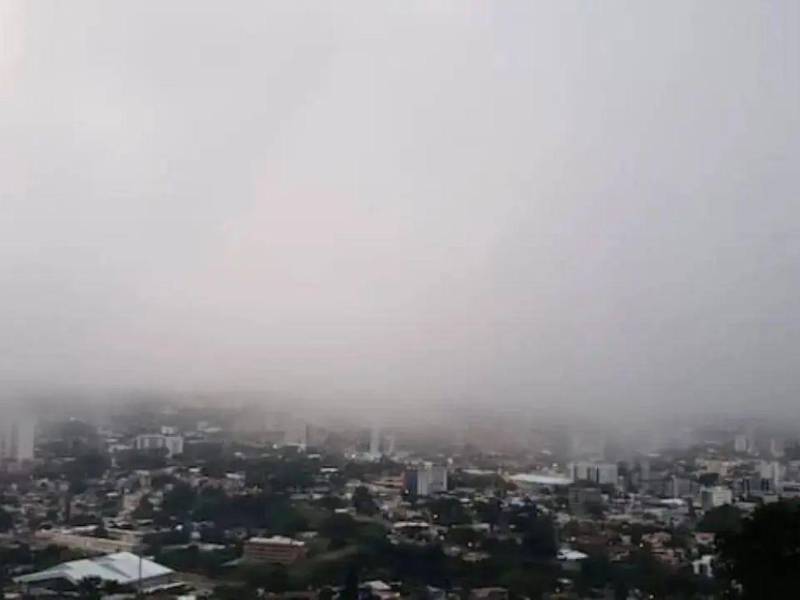 El desplazamiento de una onda tropical de corta amplitud y una vaguada en superficie, asociada a un sistema de baja presión al suroeste del Golfo de Fonseca, generarán lluvias y chubascos débiles a moderados con tormentas eléctricas en la mayor parte de Honduras. ¿En qué departamentos habrá más lluvias?