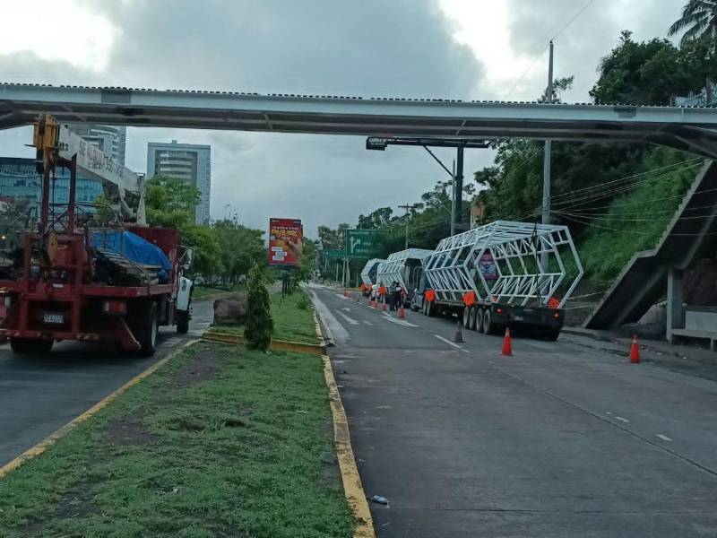 Alrededor de 421,961 personas se beneficiarán con el puente peatonal del CCG, cuya construcción registra un avance del 67.83% y continúa con los trabajos de montaje.