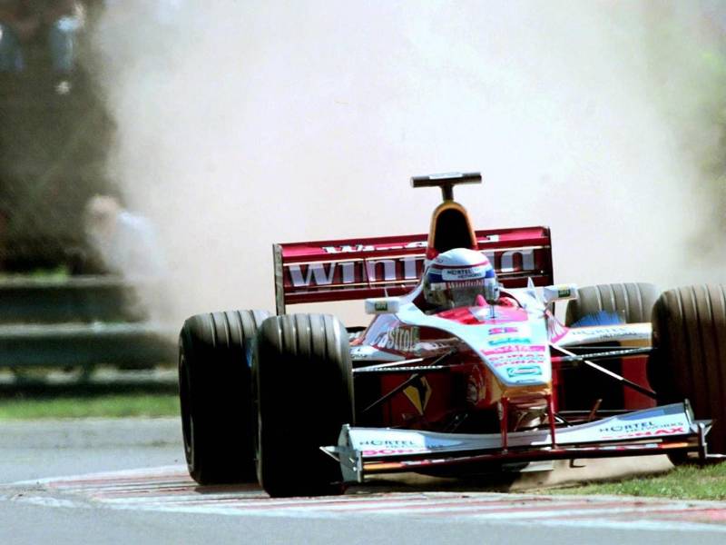 Imagen de archivo del 14 de agosto de 1999, en la que puede verse al entonces piloto italiano de Fórmula Uno Alex Zanardi, al volante de Williams, durante un Gran Premio.