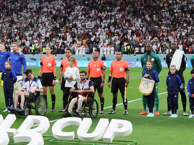 El hondureño Said Martínez está como cuarto árbitro en el duelo entre Inglaterra y Senegal.