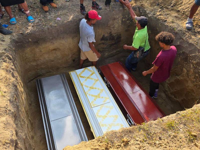 Después de que se cumplieran nueve días de la masacre en Rigores, Colón, Honduras, Medicina Forense recibió autorización judicial para proceder con la exhumación de los 20 cuerpos.