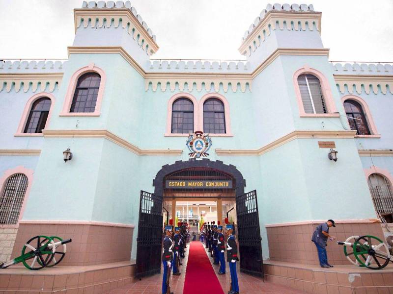 Las Fuerzas Armadas es de las instituciones beneficiadas con los fondos de la Tasa de Seguridad, pero maneja sus compras de manera opaca.