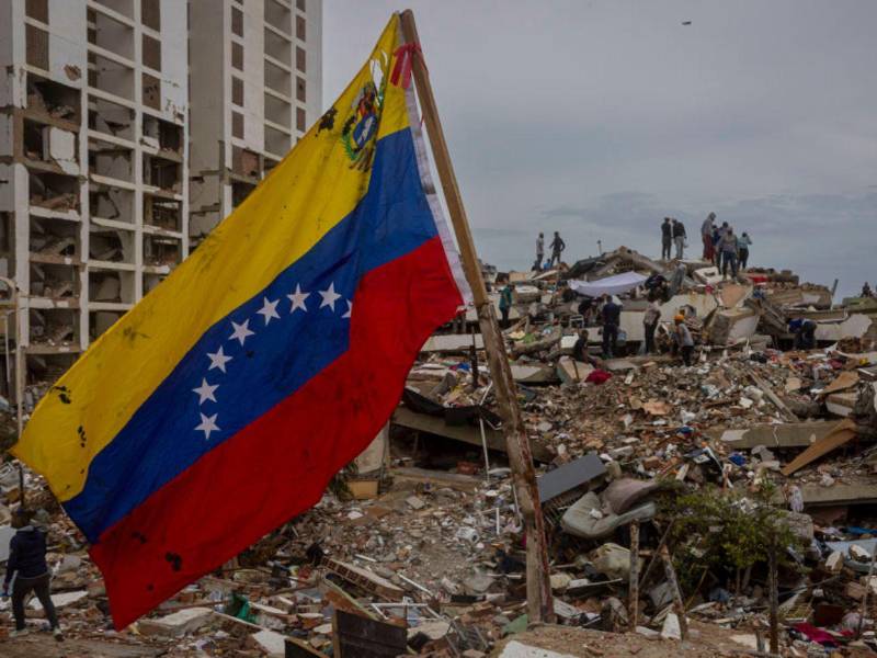 Once días después del doble terremoto que sacudió Venezuela, las labores se concentran este domingo en la remoción de escombros de los edificios colapsados en La Guaira (norte), el estado más golpeado por el desastre, mientras las operaciones de búsqueda y rescate disminuyen a medida que pasan los días.