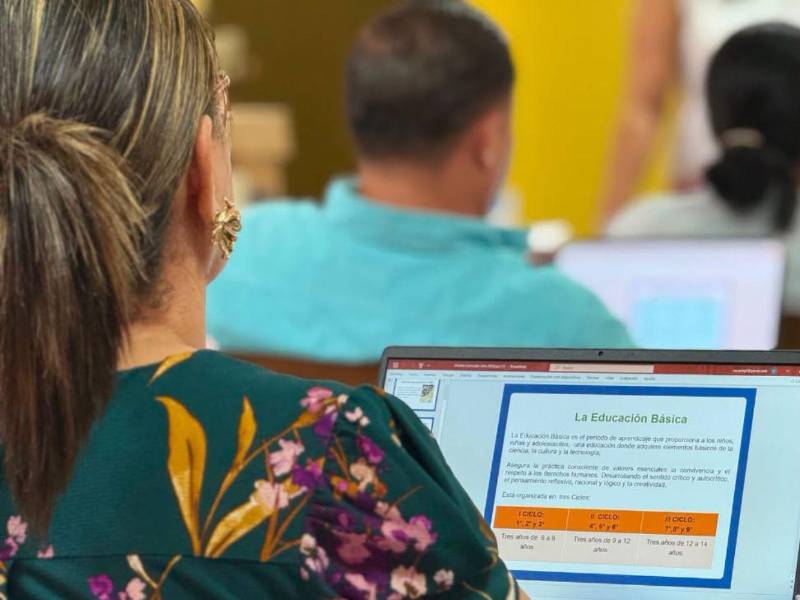 Como parte de la primera fase para reformar el Currículo Nacional Básico, docentes de prebásica y básica revisaron el vigente documento.