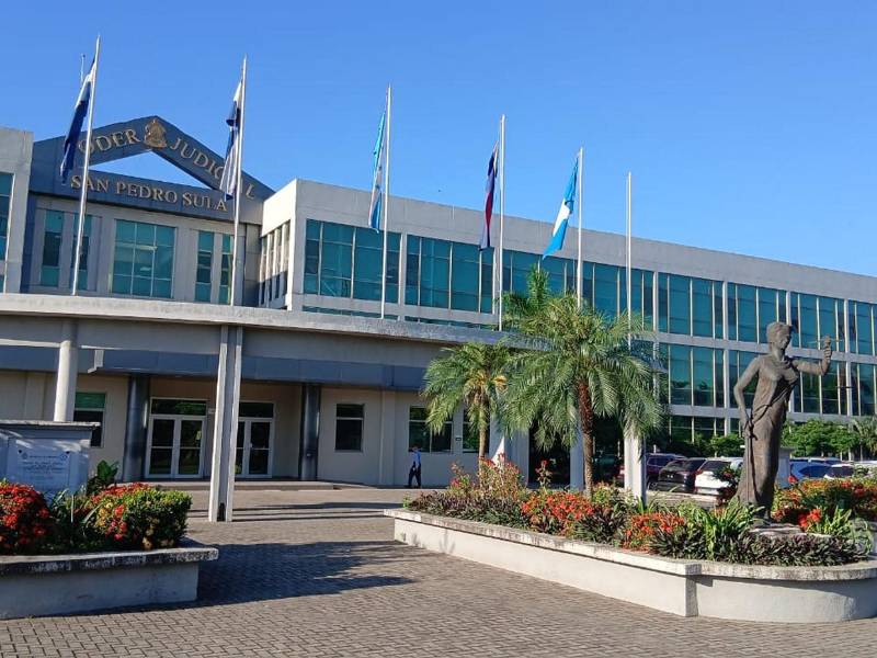 El caso contra los dos imputados por el crimen múltiple es conocido en los Juzgados Penal con Competencia Nacional en Materia de Criminalidad Organizada, Medio Ambiente y Corrupción.