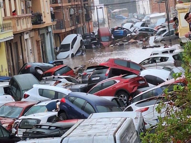 En los carros iba gente adentro que pedía ayuda, pero era imposible salvarlos.