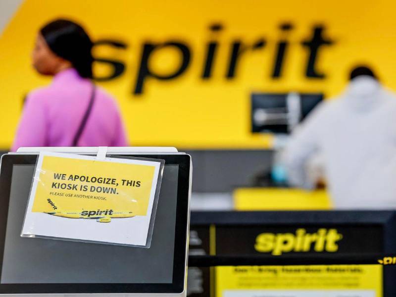 La aerolínea anunció el cese de operaciones tras no llegar a un acuerdo para un rescate gubernamental que inyectara el dinero que necesitaba para continuar volando.