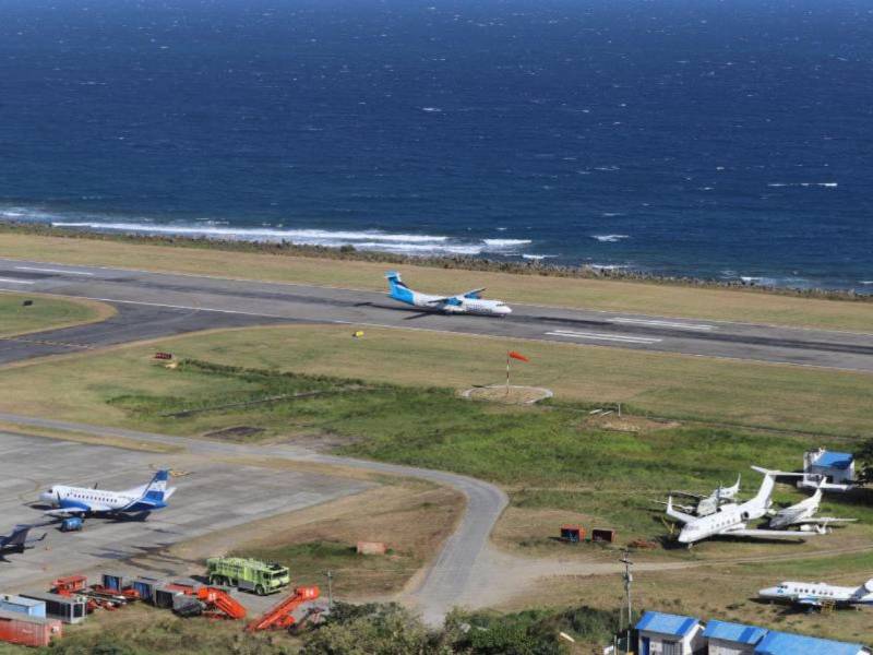 La cámara de EL HERALDO captó cómo luce la pista del aeropuerto Juan Manuel Gálvez, desde donde despegó el avión que luego cayó al mar.