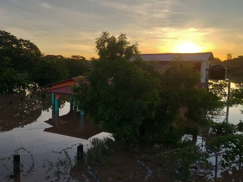 En El Cubulero, Valle, nuevamente las casas amanecieron inundadas.