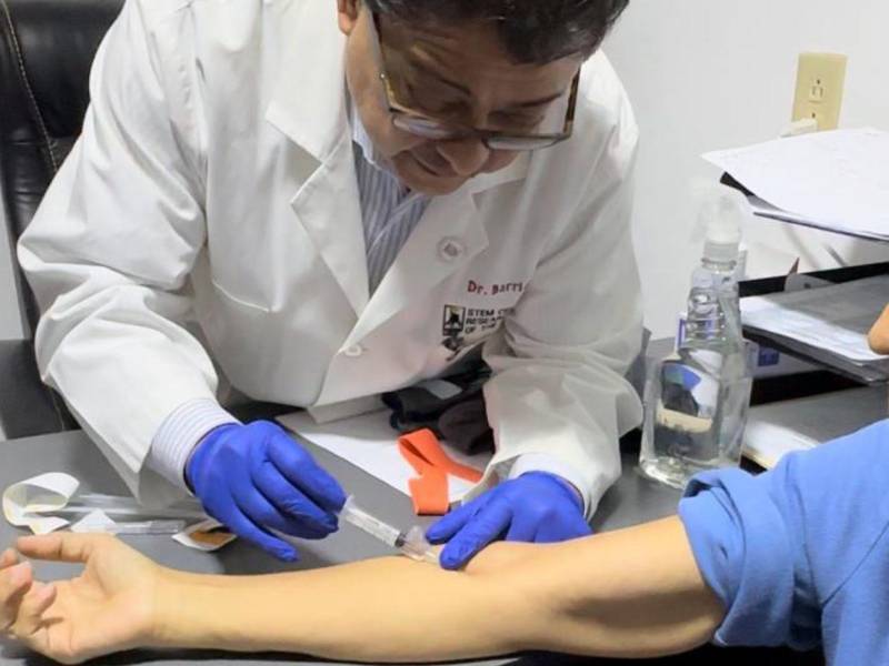 Esta terapia ha demostrado resultados positivos en enfermedades neurológicas, trastornos autoinmunes y recuperación deportiva.