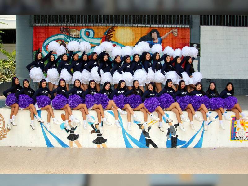 El alma de los desfiles patrios también está en las pomponeras, quienes con sus coreografías, energía y colorido engalanan cada presentación. Este año, el Instituto Central Vicente Cáceres desfilará con uno de los cuadros de pomponeras más grandes.