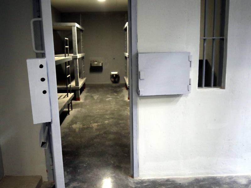 En cada celda caben diez privados de libertad, ahí tienen el servicio y el lavamanos.