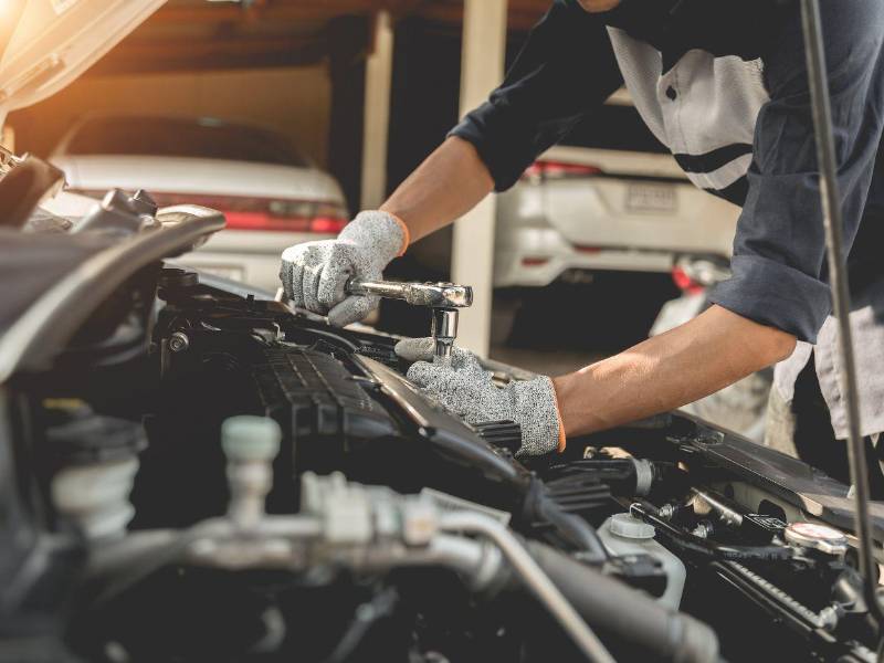 Mantener un programa riguroso de mantenimiento preventivo asegura desempeño constante, eficiencia mecánica y seguridad en la conducción diaria.