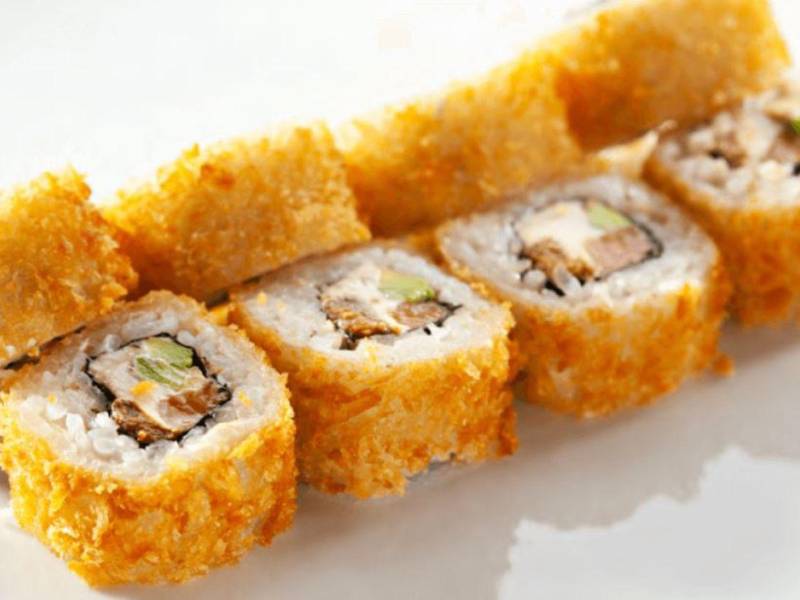 Esta receta utiliza salmón fresco, aunque también puede prepararse con otros tipos de pescado, según las preferencias de cada persona.