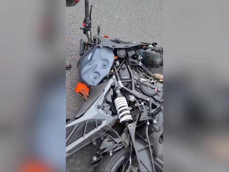 Foto de la motocicleta en la que se conducía Adán Reyes (22).