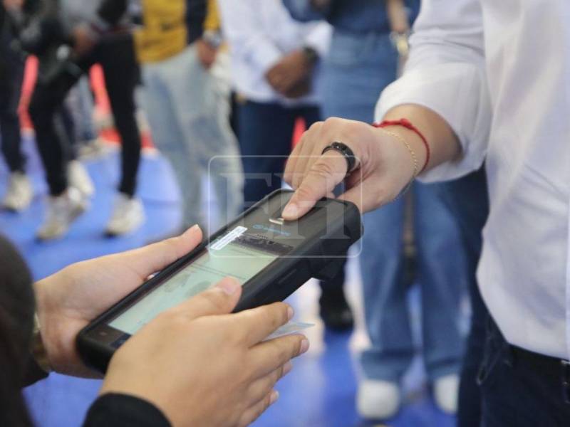 Solo con la validación biométrica los votantes pueden continuar con el proceso para ejercer el sufragio.