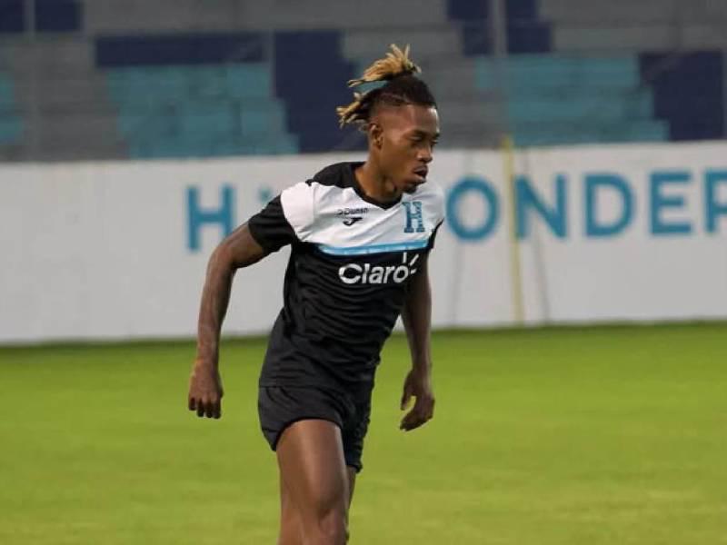 Pomponera de los tiktokers sorprende al confirmar su relación con futbolista hondureño