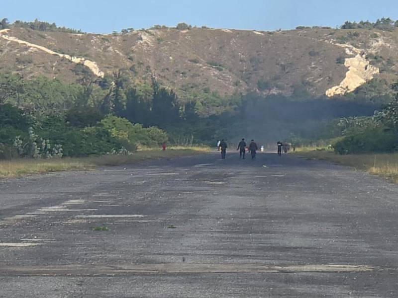 Los simpatizantes del Partido Nacional mantienen tomada la pista aérea, con el fin de evitar las elecciones.