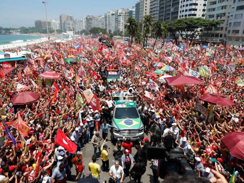 Lula se declaró muy optimista con miras a la segunda vuelta para el que, sin embargo, todos los sondeos sitúan a ambos candidatos en empate técnico.