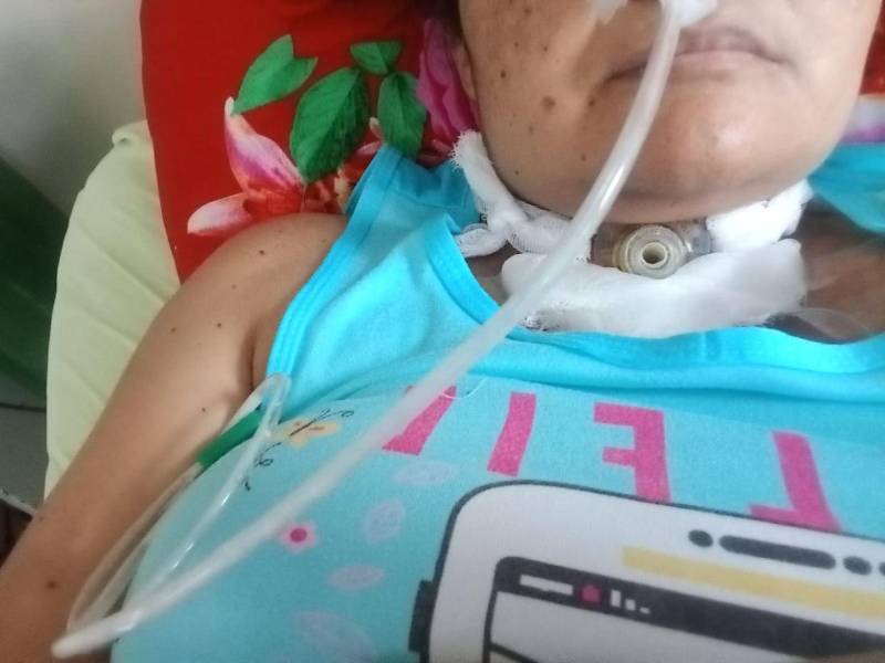 Carolina enfrenta complicaciones graves tras un cáncer de tiroides; la cirugía que necesita cuesta 77,000 lempiras y cualquier aporte es vital.