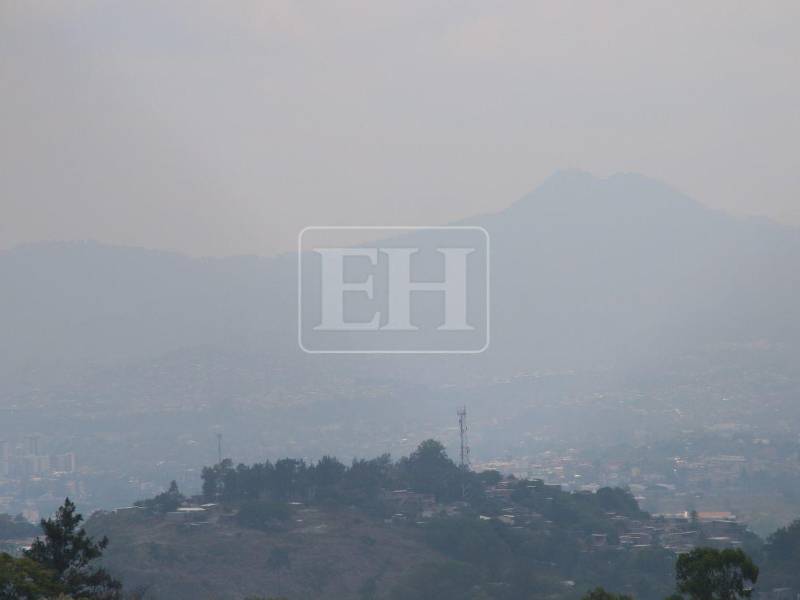 Una densa bruma mantiene a Honduras con niveles bastante preocupantes en calidad de aire. Aquí las imágenes de cómo luce este jueves.
