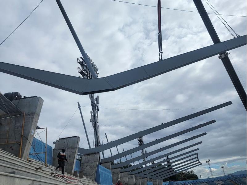Remodelación del estadio Nacional de Honduras: Material del techo y recintos que lo tienen