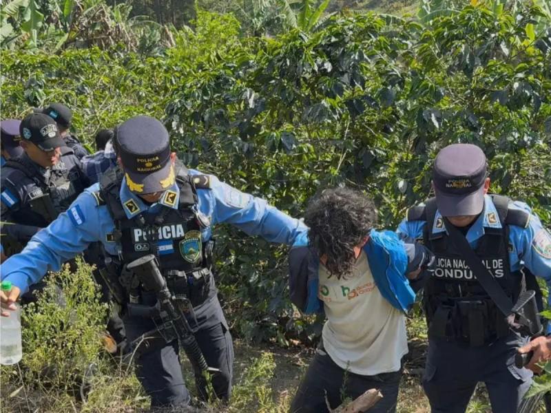 Padre e hijo asesinaron a machetazos a hombre que les prestó dinero y les cobró en Lempira