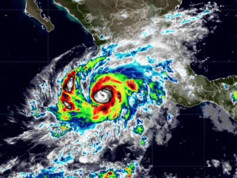 El centro del huracán se localizó aproximadamente a 105 kilómetros al sur-suroeste de Manzanillo (estado de Colima), y a 140 kilómetros al sur-sureste de Cabo Corrientes (Jalisco).